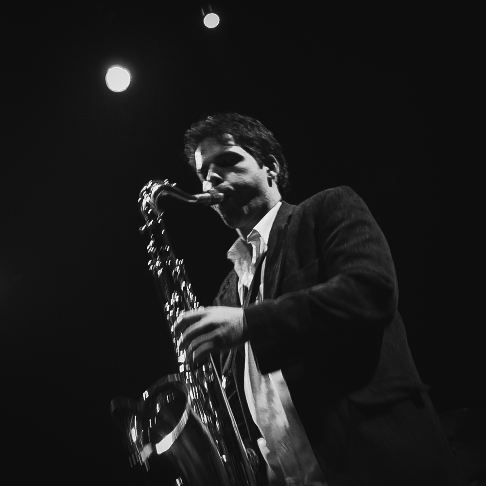 Sem Brundu au saxophone ténor, en concert au Théâtre du chêne noir, en Avignon.